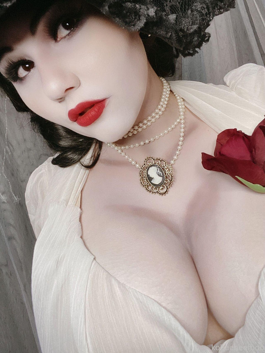 Kobaebeefboo - Lady Dimitrescu