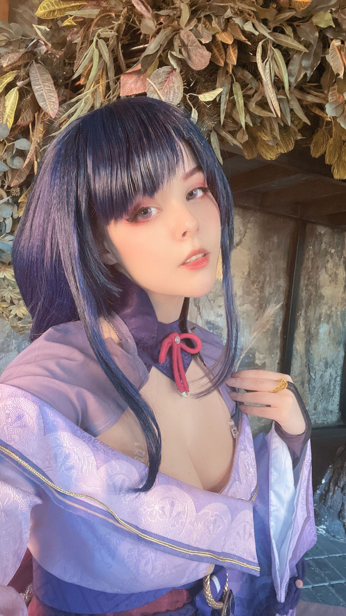 Helly Valentine - Raiden Shogun Selfies