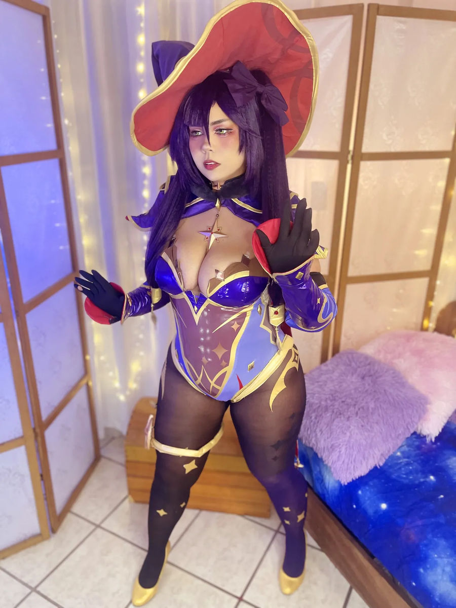 Mona Megistus Cosplay