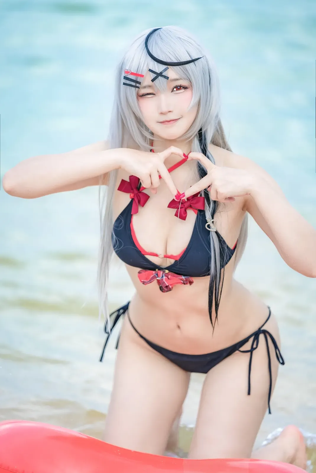 Takanashi Hanari - Sakamata Chloe bikini