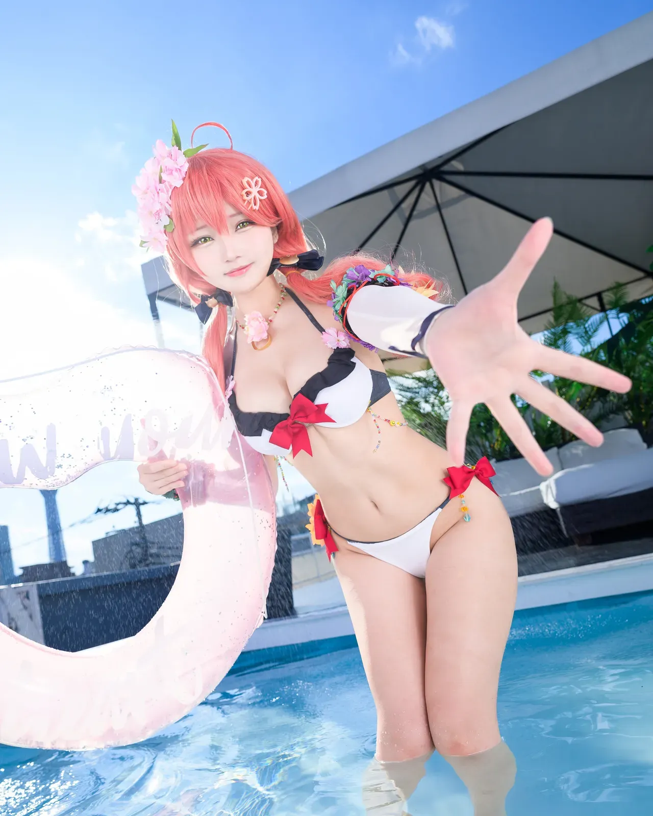 Takanashi Hanari - Miko bikini
