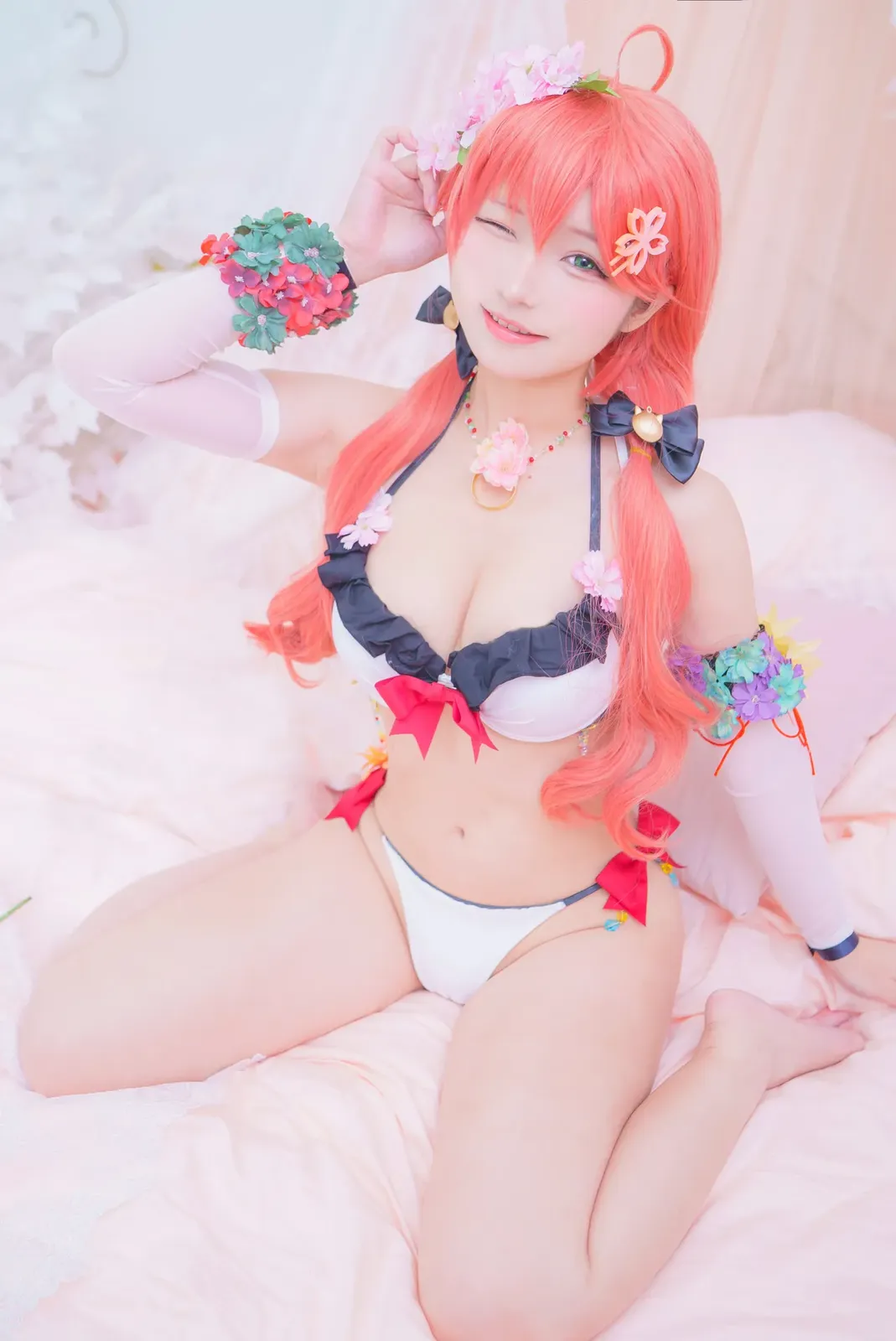 Takanashi Hanari - Miko bikini